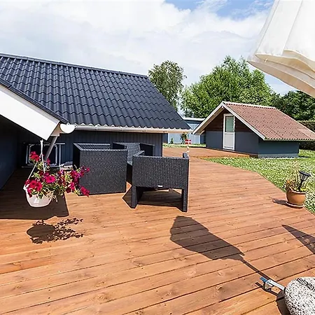 Three-bedroom Holiday In * Халс