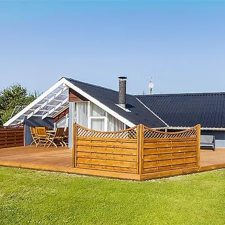 Дом отдыха Three-bedroom Holiday In *