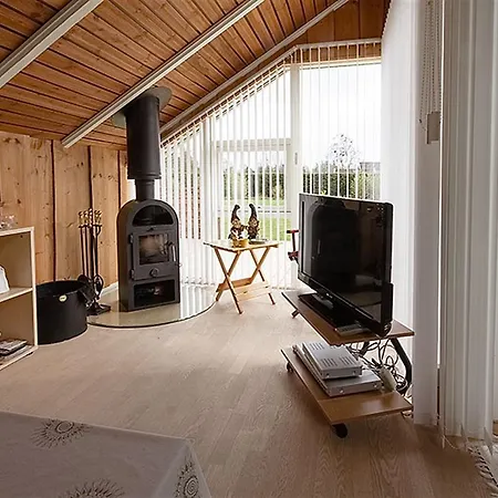 Three-bedroom Holiday In * Халс